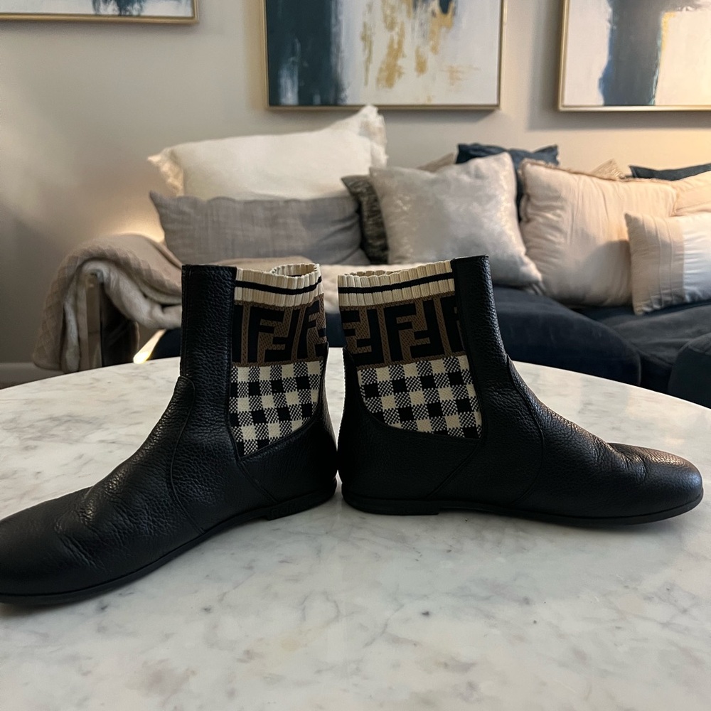 Fendi Black Sole Detail